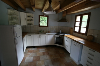 The kitchen in Maison Fleury 